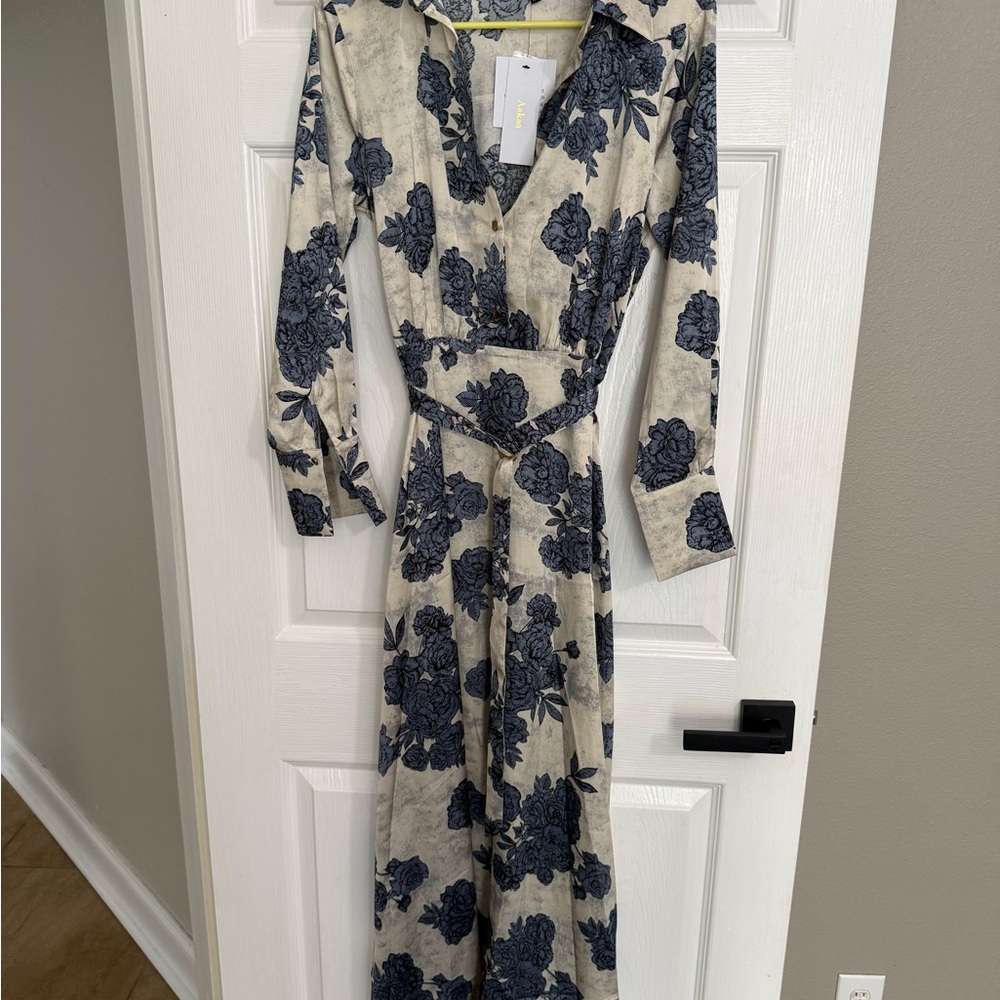 Elegant Blue and White Floral Dress from Glitzy Bella - Picture 2 of 2